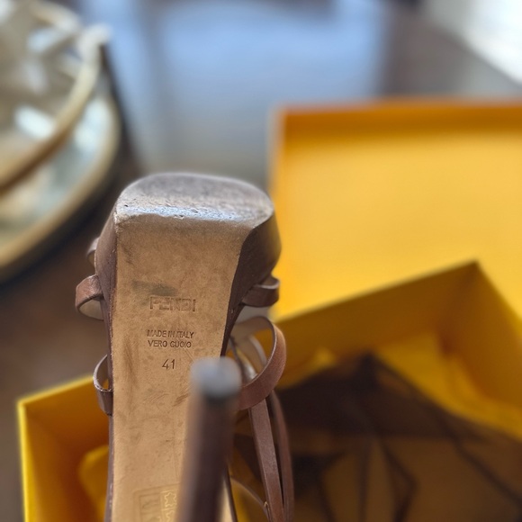 💯 Authentic Fendi brown leather heels!!! 🔥🔥🔥 - Picture 6 of 10